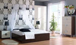 Нестандартна спалня по поръчка в бяло и черно с балдахин 186-2618